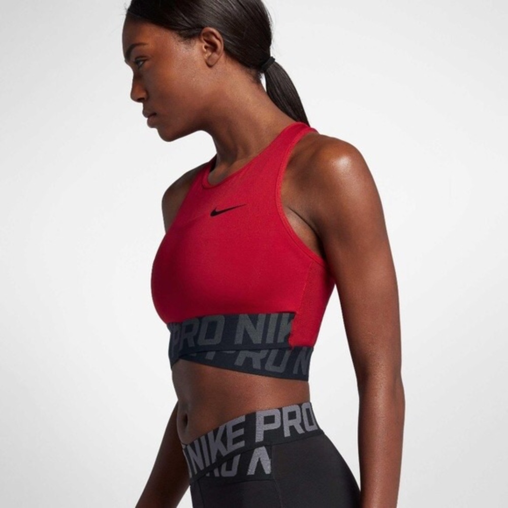 nike intertwist crop top